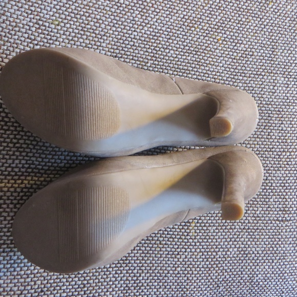 Jennifer Lopez Leather Pumps - Picture 6 of 8